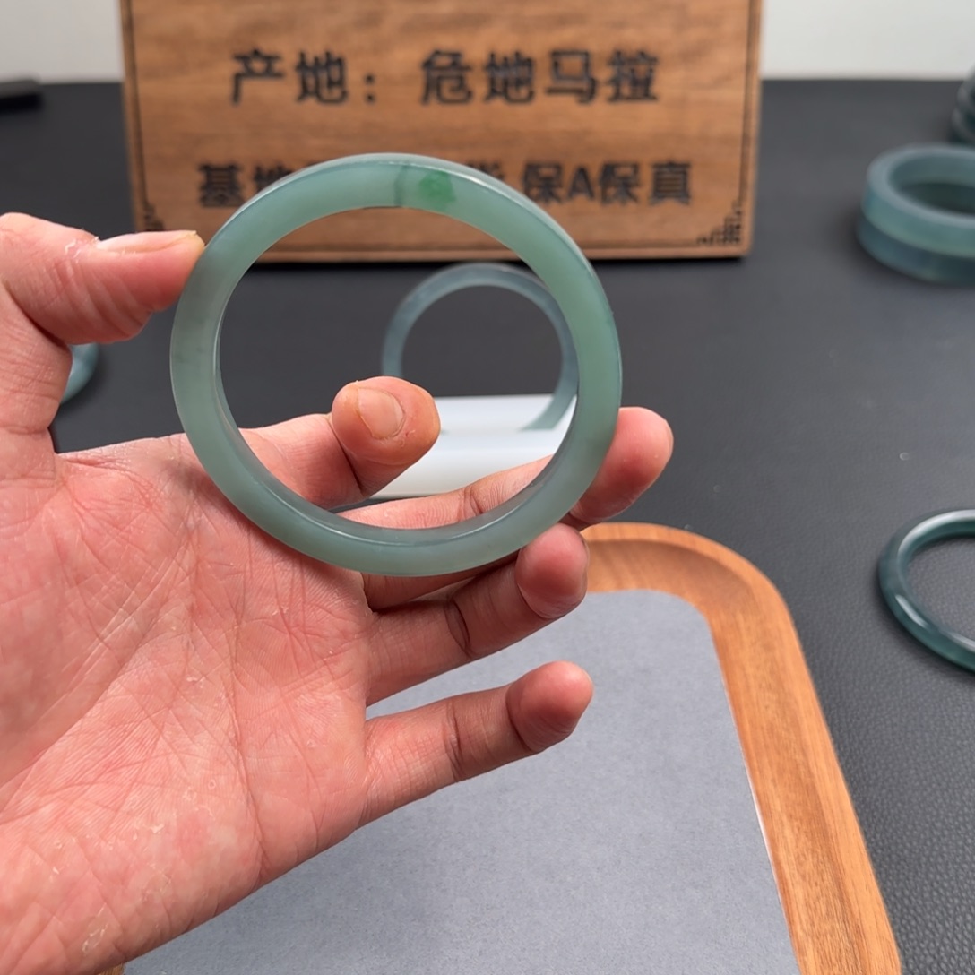 A***g翡翠未镶嵌手镯63