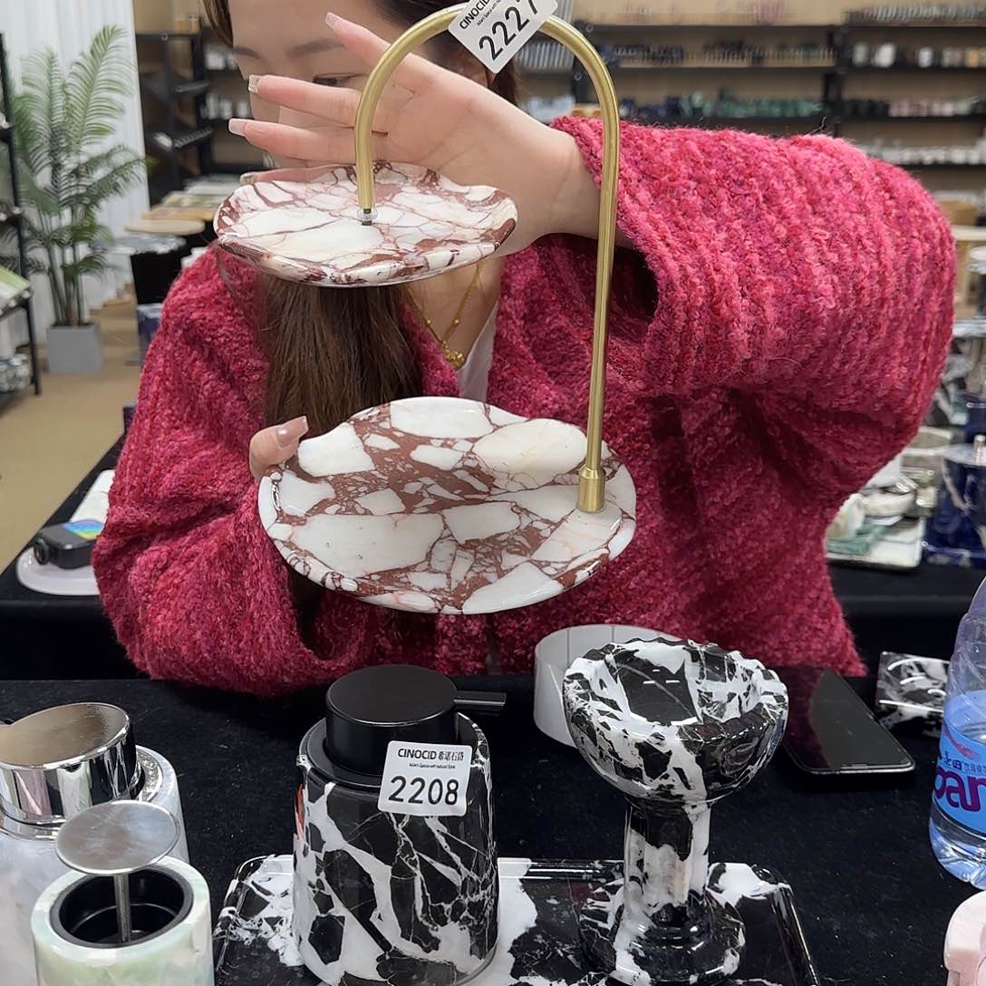 2227宝格丽红置物架