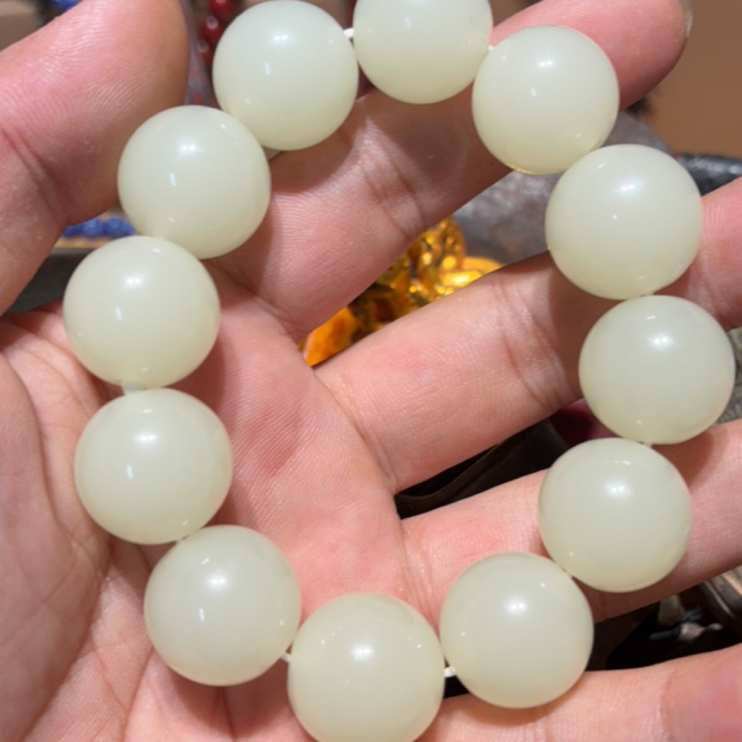 老型男友风女士白色配饰时尚