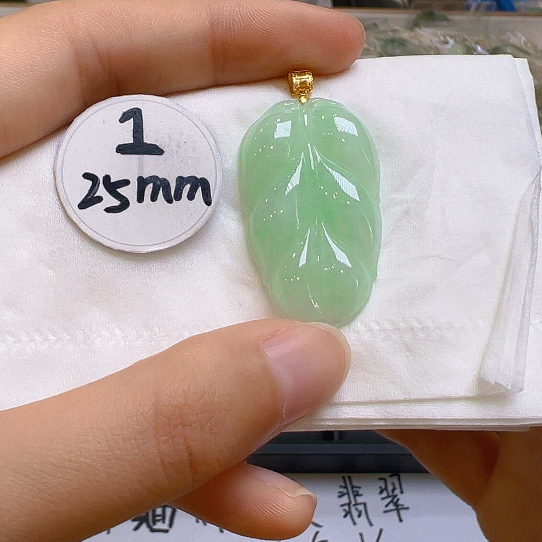 翡翠颈饰18K金镶嵌翡翠