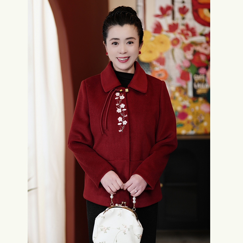 中年妈妈春装新款洋气毛呢外套中老年女装春秋气质绣花呢子上衣