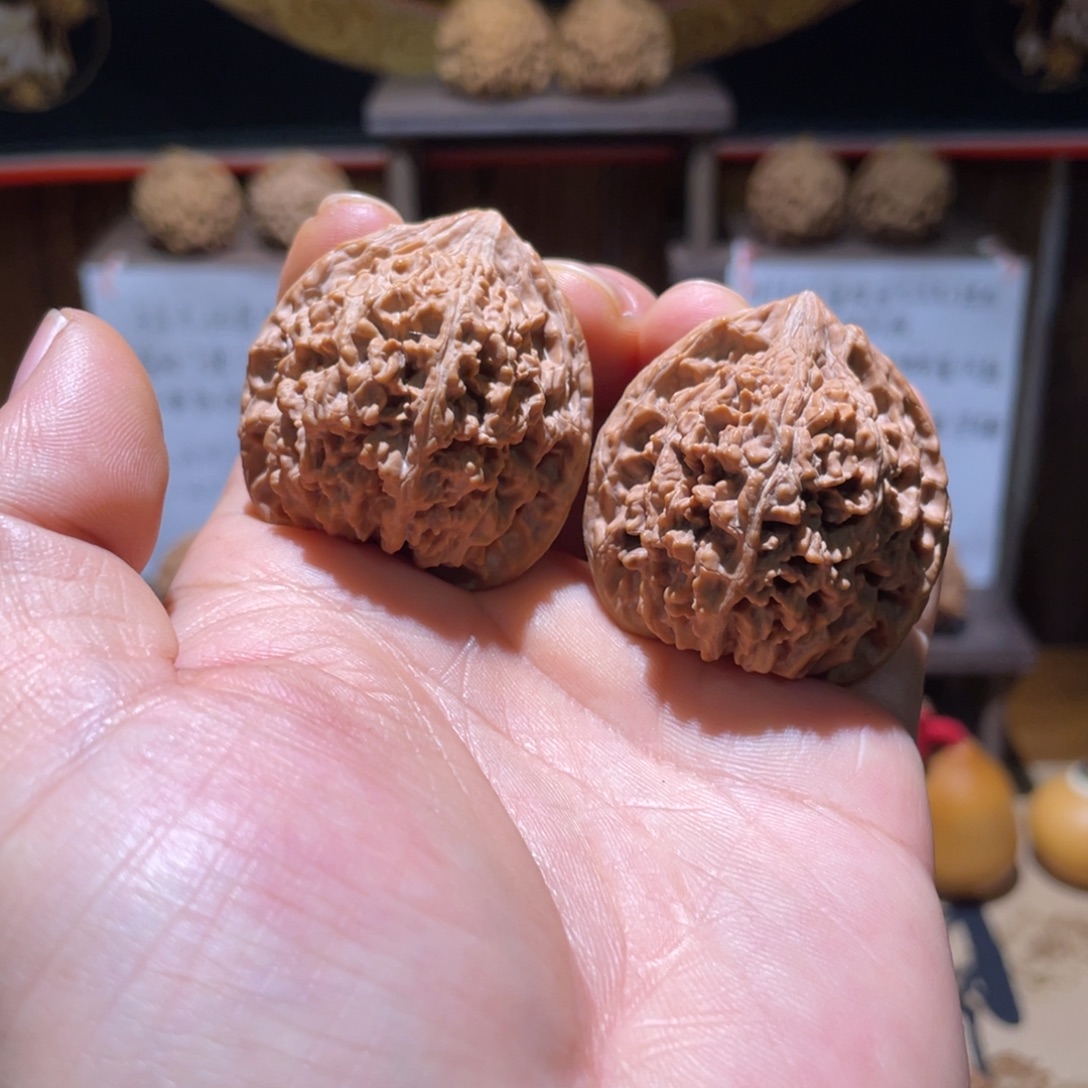 文玩核桃吊坠39尺满天星