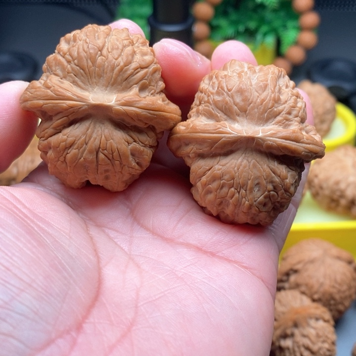 文玩核桃把件血麒麟