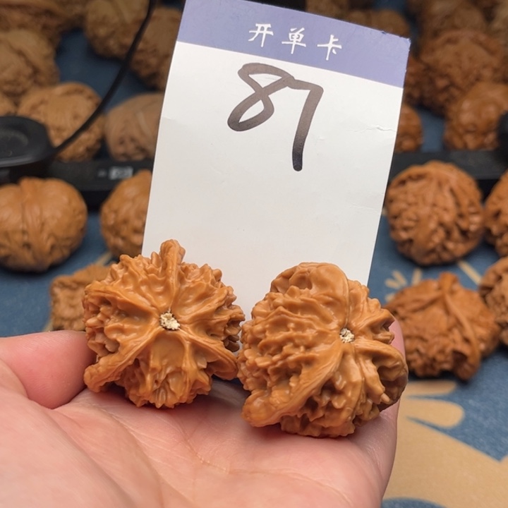 文玩核桃吊坠大*三棱 38全品 87