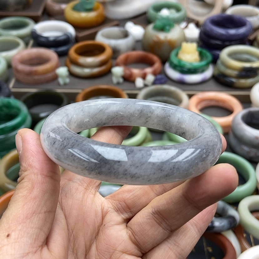 【闪购商品】石英质玉手镯未镶嵌