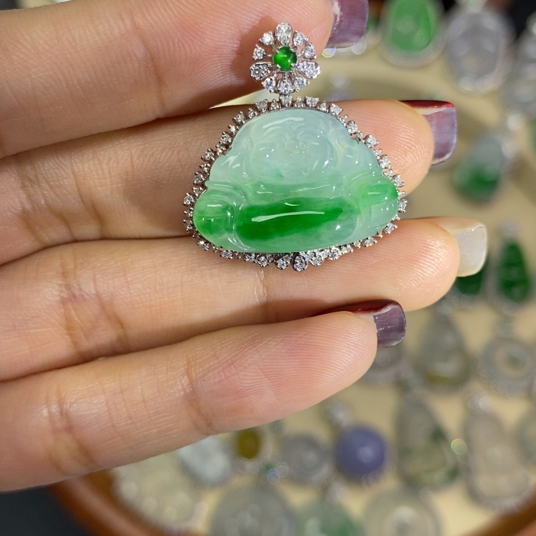 翡翠颈饰18K金镶嵌A货翡翠