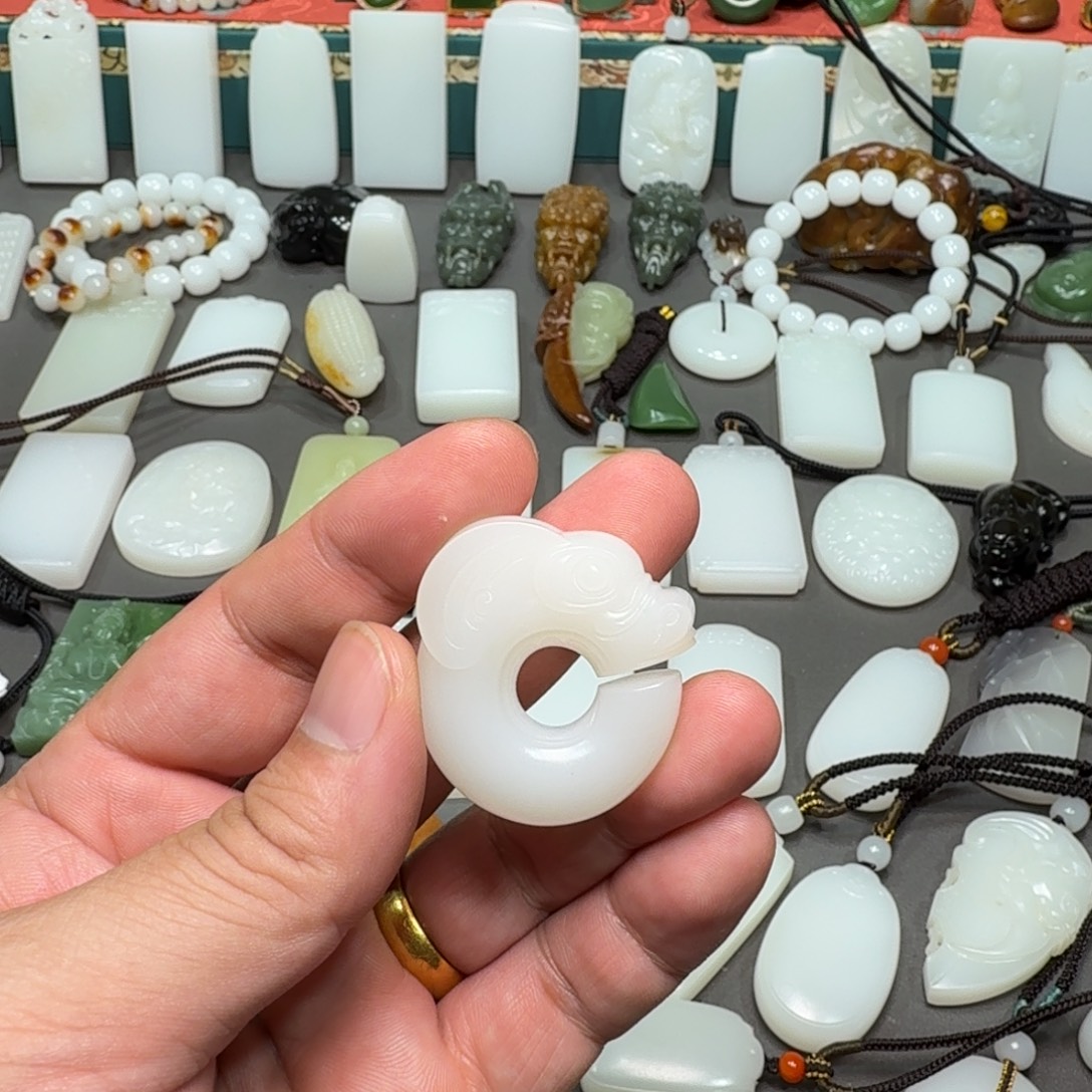 和田玉未镶嵌吊坠(不含链)