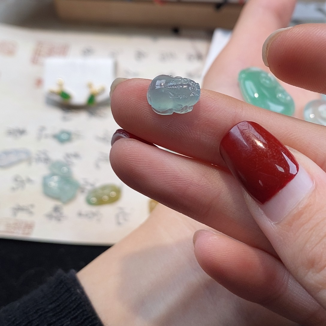 翡翠颈饰未镶嵌天然翡翠