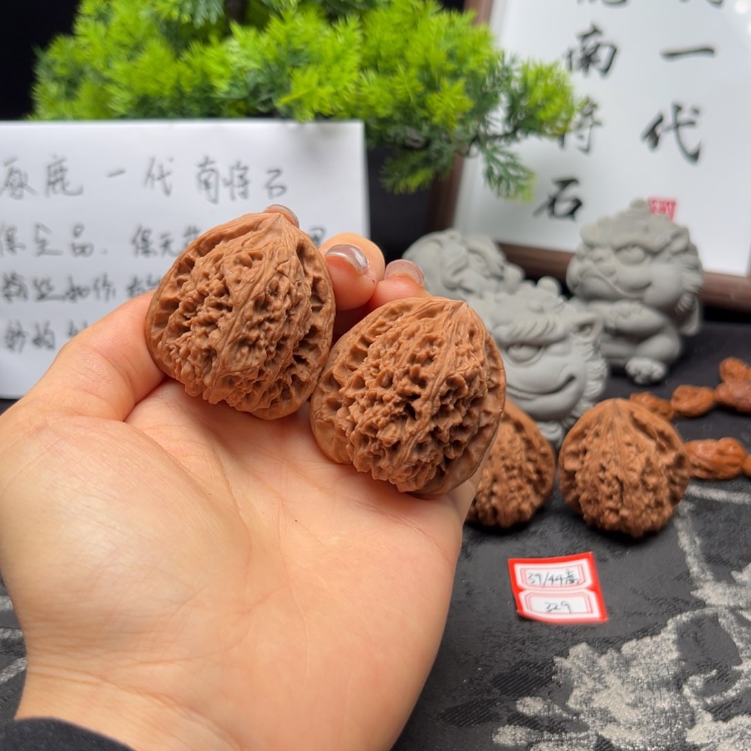 吊坠文玩核桃为**动南疆