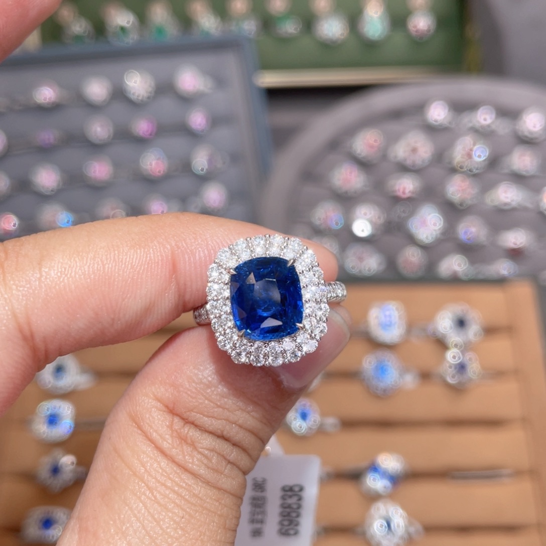 蓝宝石戒指18K金镶嵌4.05ct