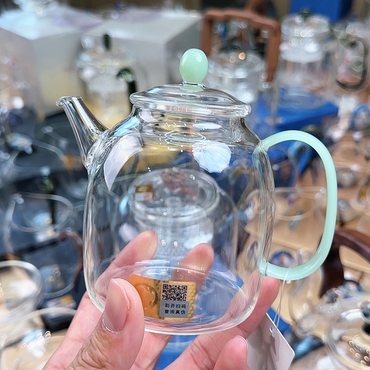 禾器浅玉色宴臣壶加小杯