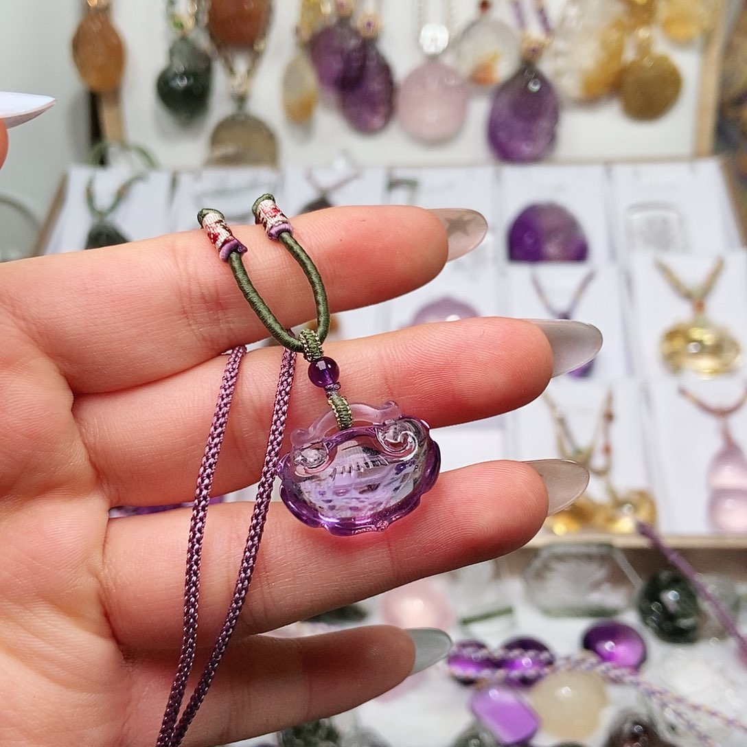 哦***未镶嵌吊坠(赠链)水晶