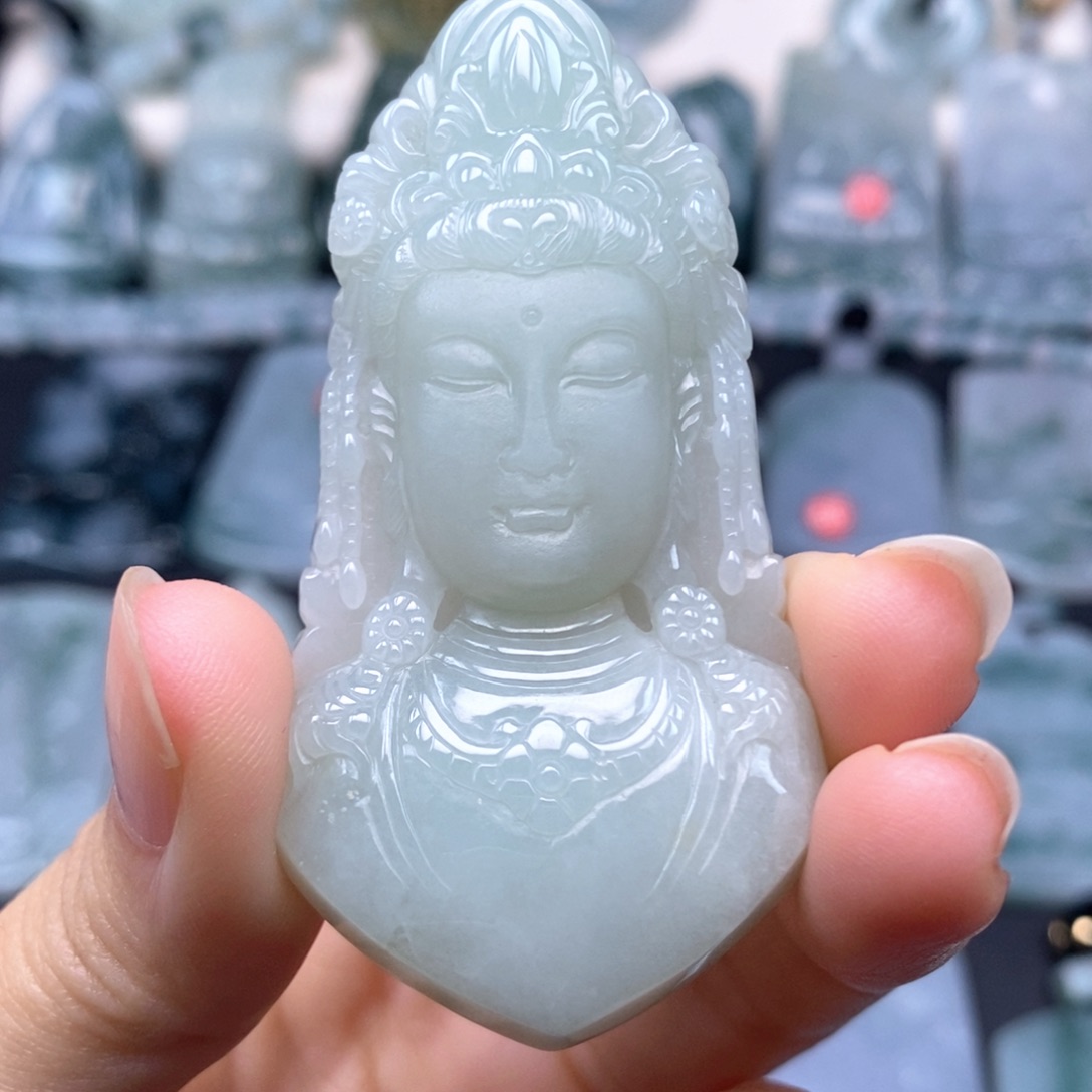 翡翠未镶嵌颈饰观音头