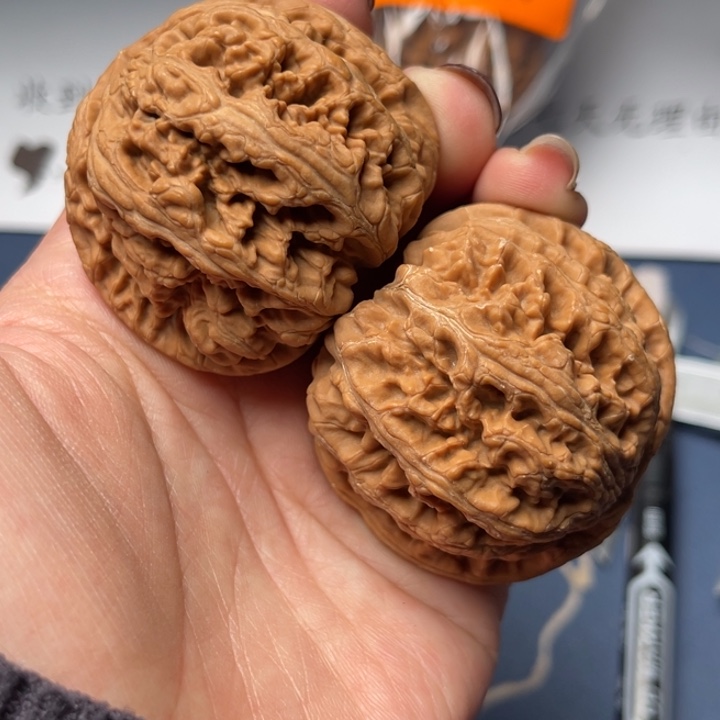 文玩核桃把件粗筋46