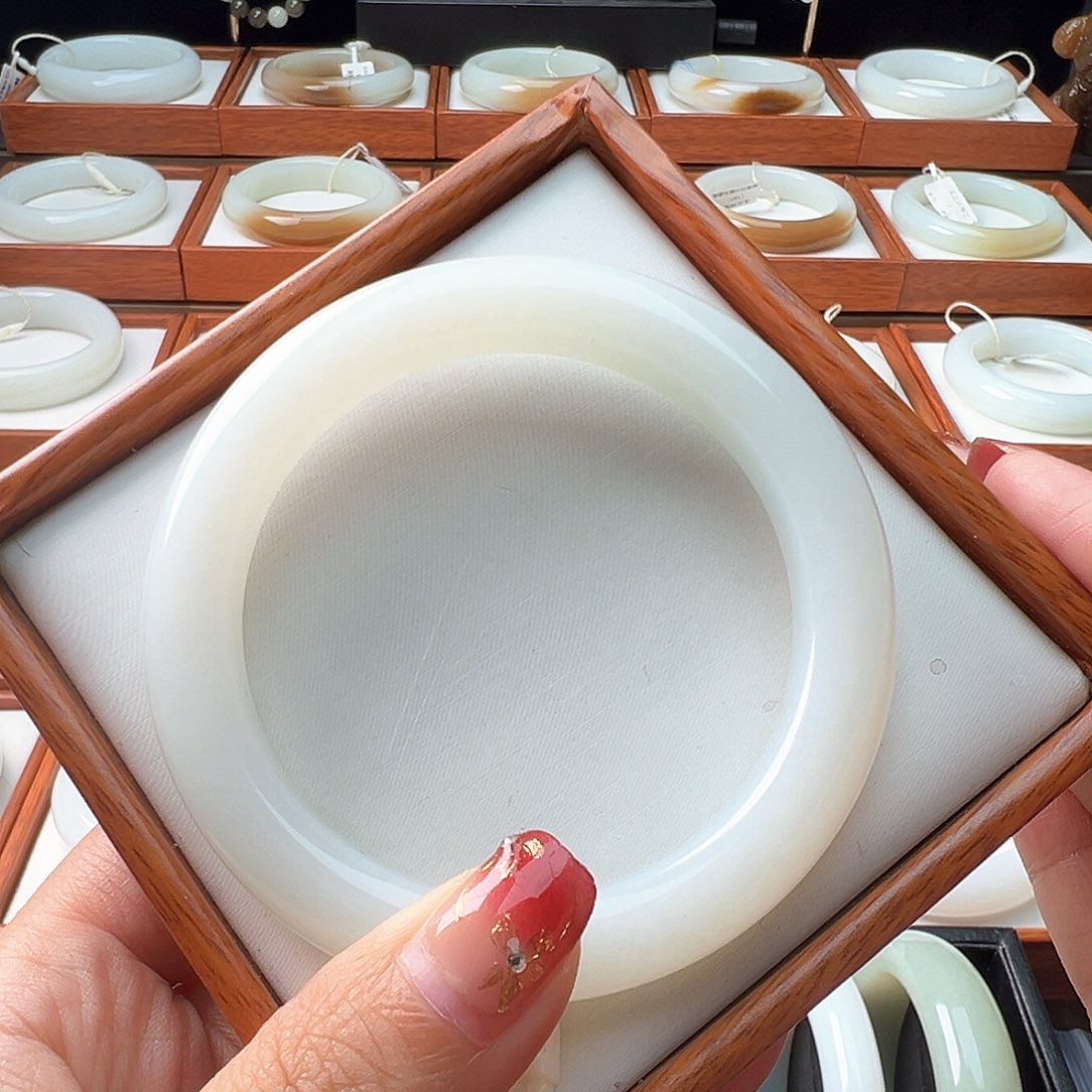 和田玉手镯未镶嵌60