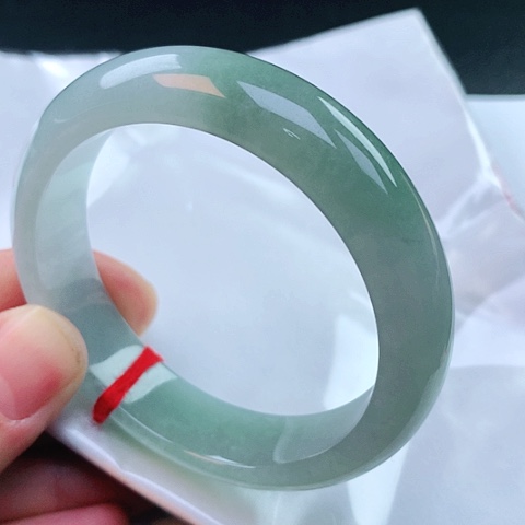 翡翠手镯未镶嵌翡翠手镯未镶嵌