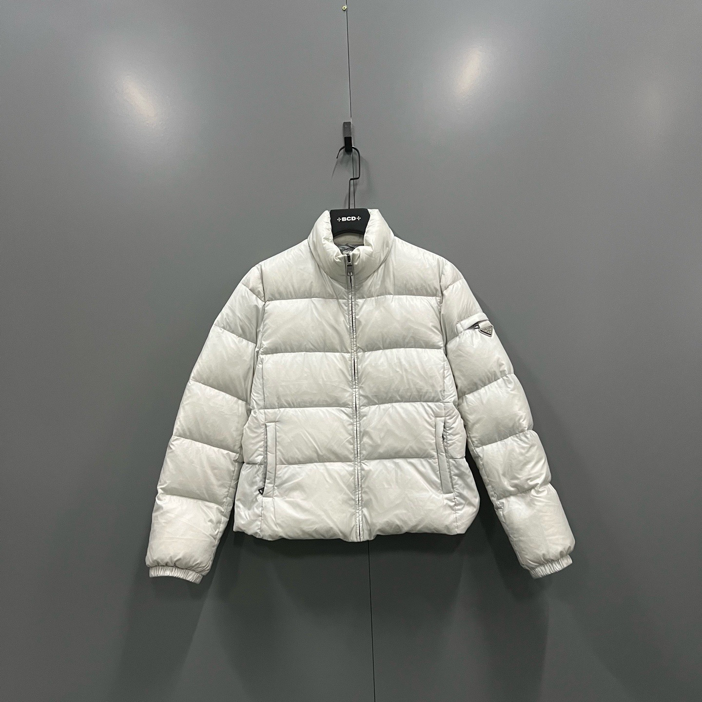 95新 Prada/普拉达 zz21 三角标立领羽绒外套 48码/608055