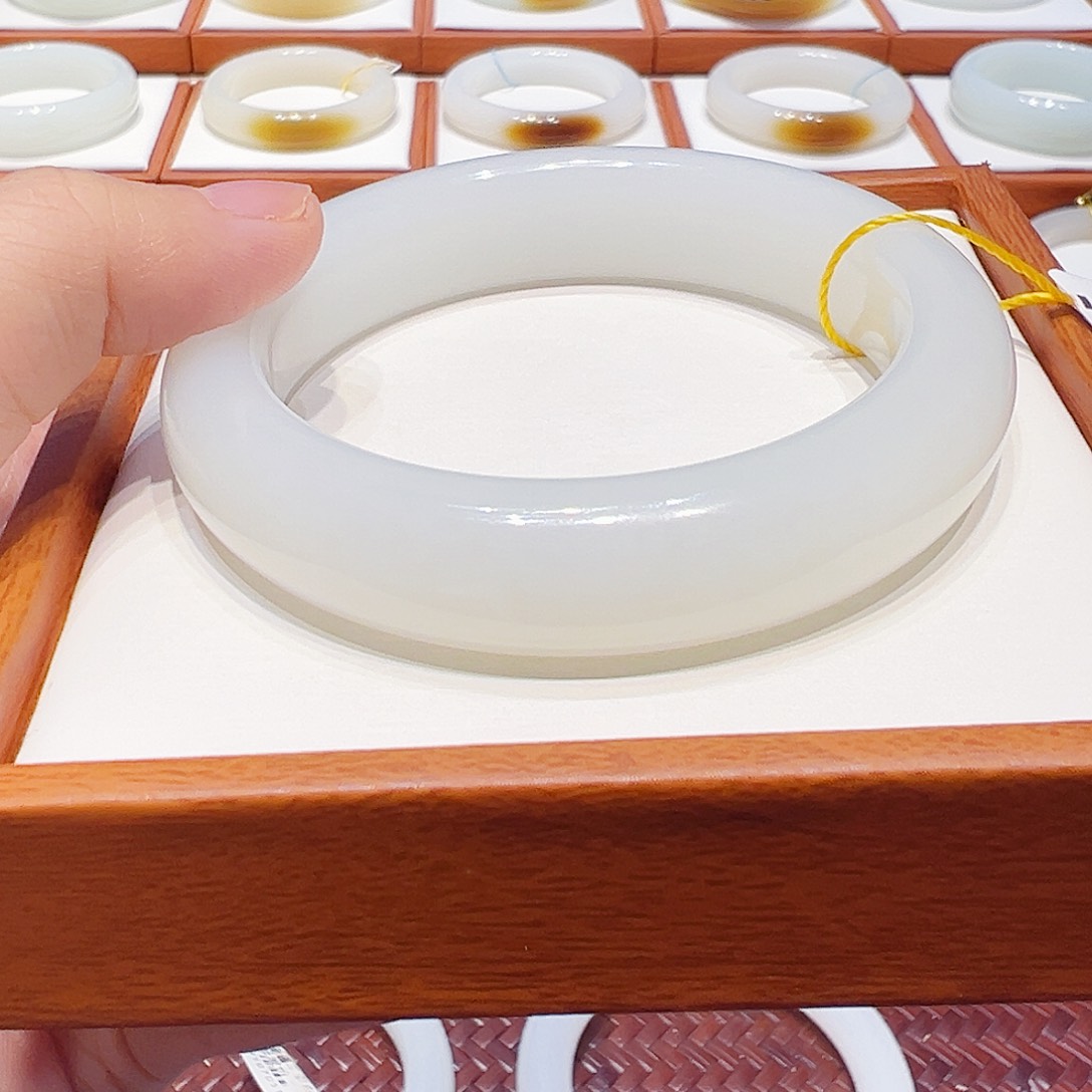 和田玉未镶嵌手镯羊脂白5657