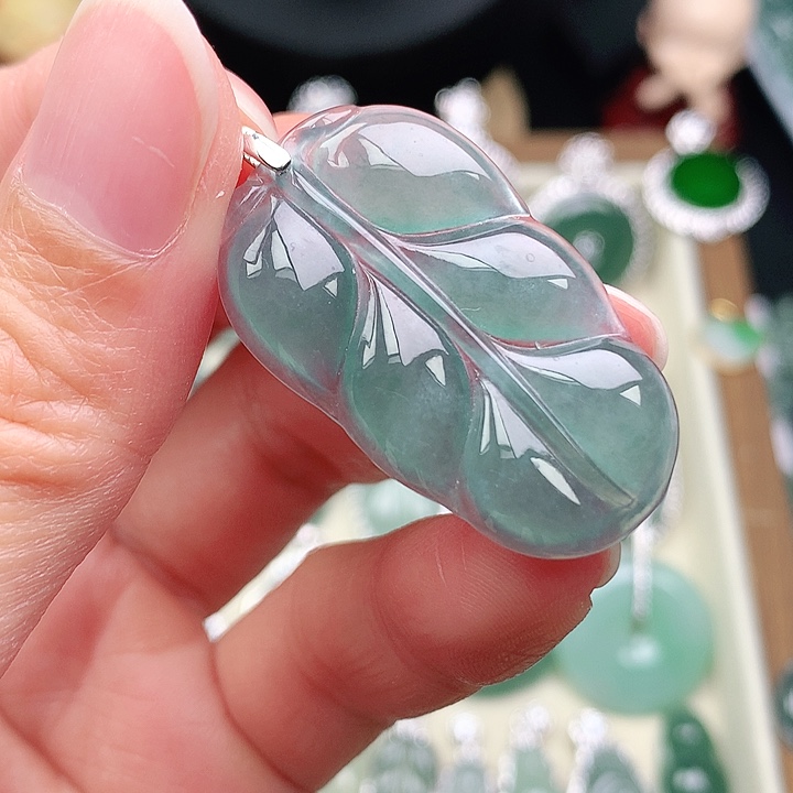 颈饰未镶嵌翡翠吊坠