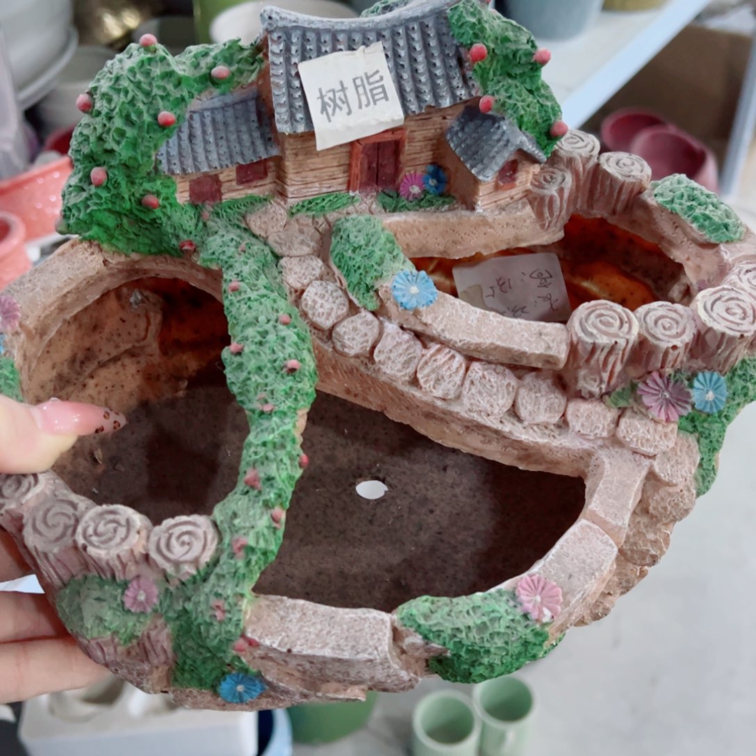 有孔，陶瓷花盆满10米包邮发货。