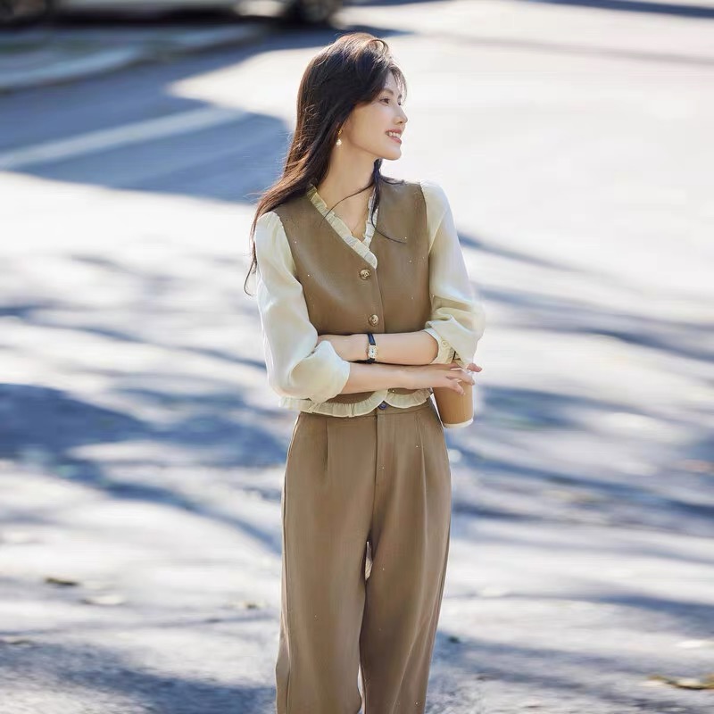 〈纪朵研〉H360小香风套装2025新款亮闪花边拼接微透网纱上衣+裤子