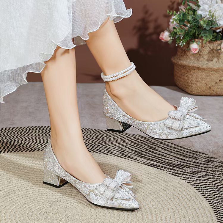 足伊莲 肥仔推荐ZYL 028-10 钻鞋云端时尚百搭粗跟单鞋尖头气质