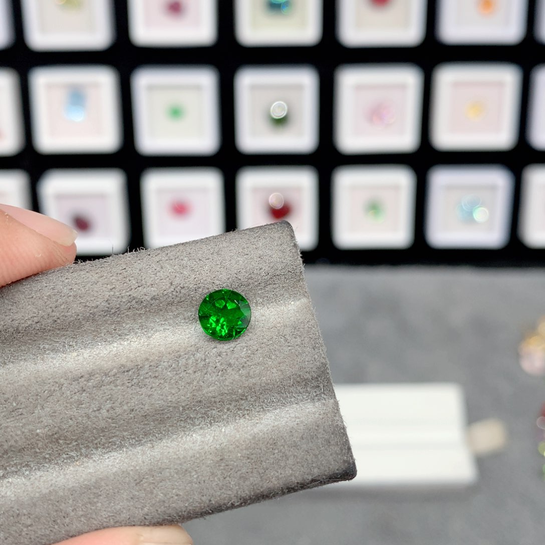 透辉石裸石未镶嵌真****酱6*6mm