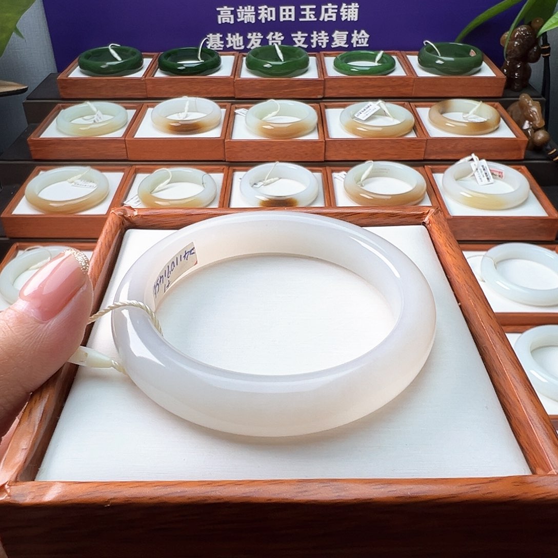 和田玉未镶嵌手镯56