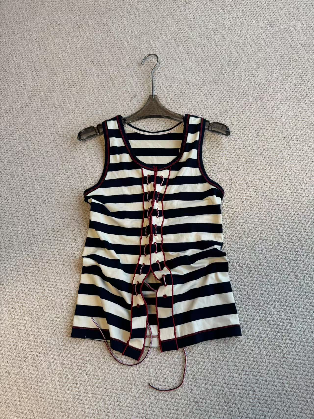 Amono-【冷艳甜心】绑带条纹款高定背心