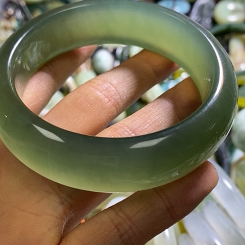 岫玉手镯未镶嵌60口径