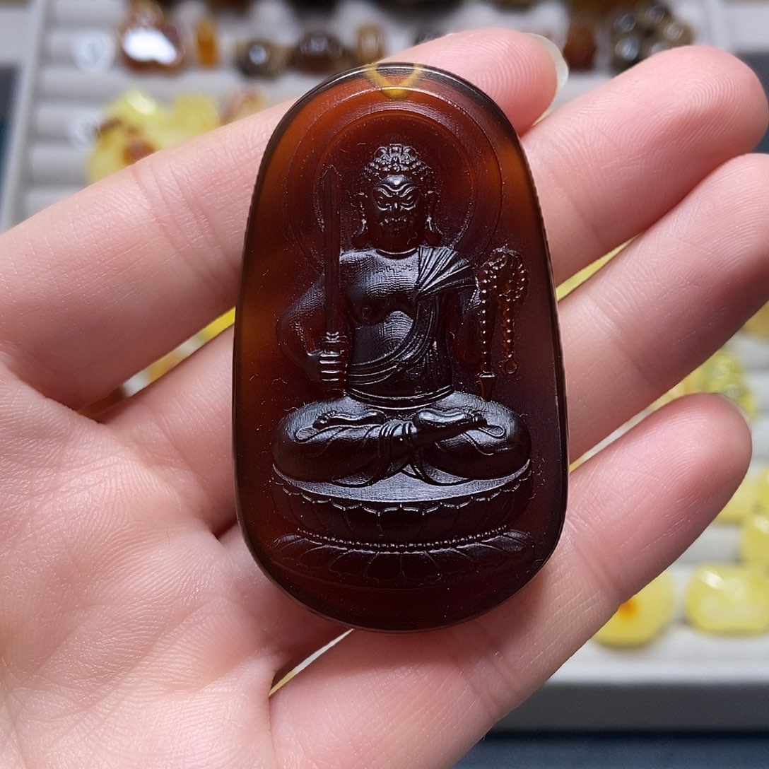 琥珀裸石未镶嵌，