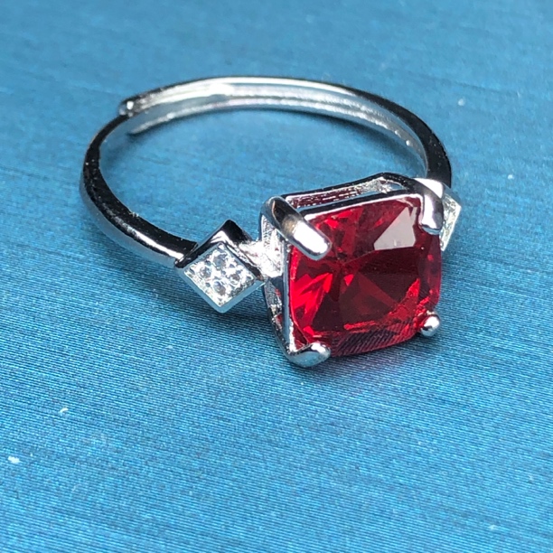 111046宝红色3克拉戒指活口开口可调节