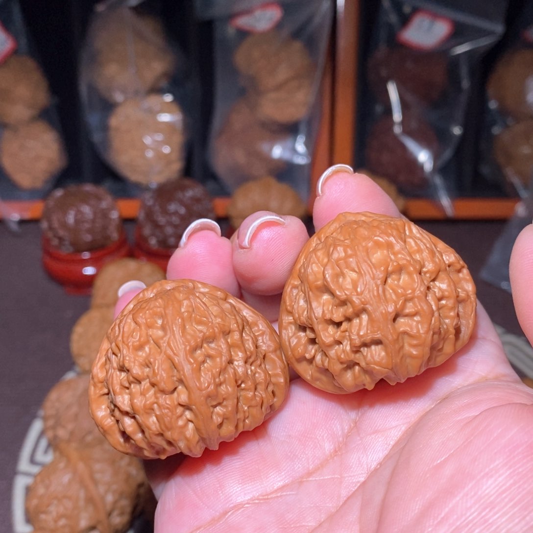 文玩核桃把件天**逐三角白