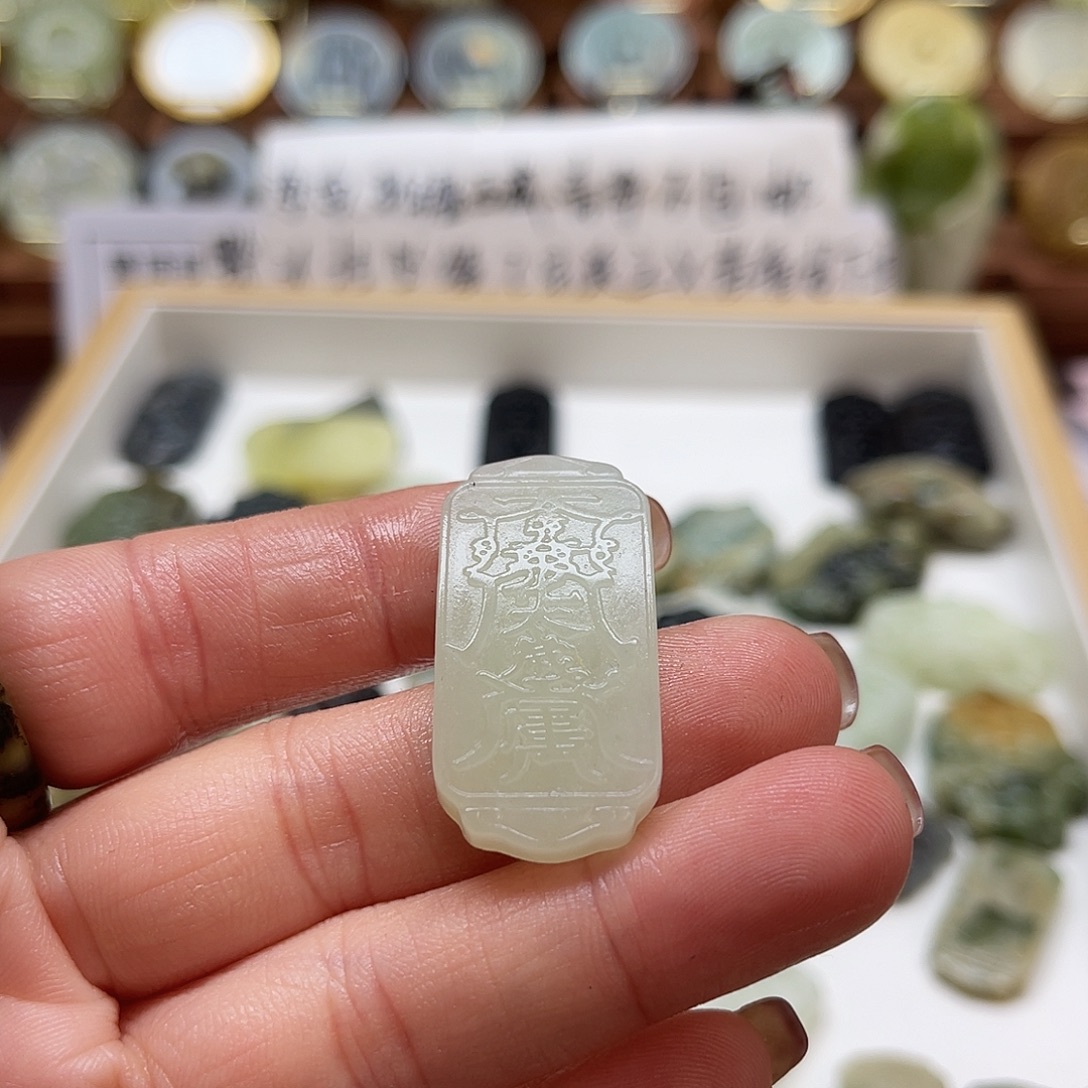 蛇纹石玉未镶嵌颈饰随机发，没绳子