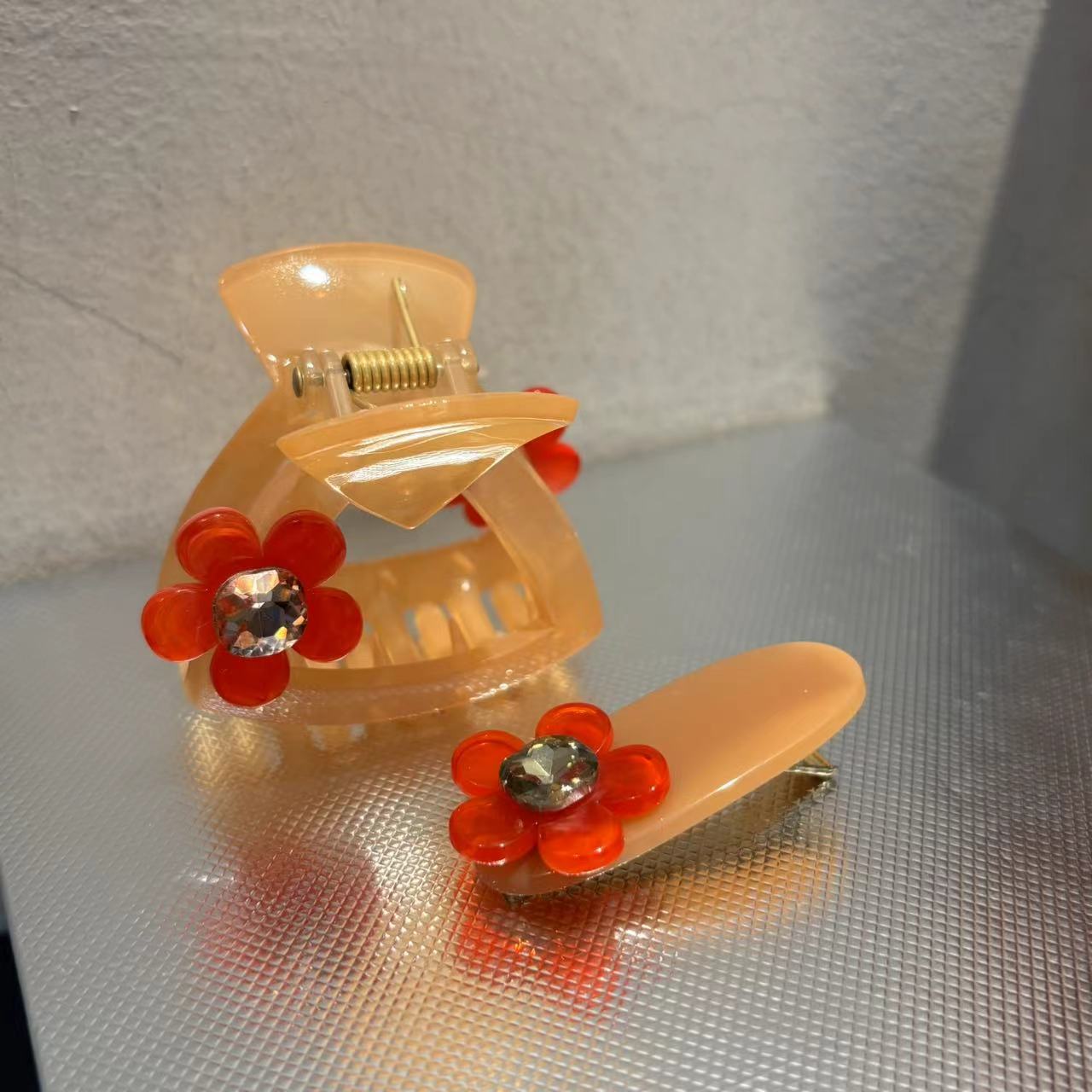 时尚简约小花抓夹Z178