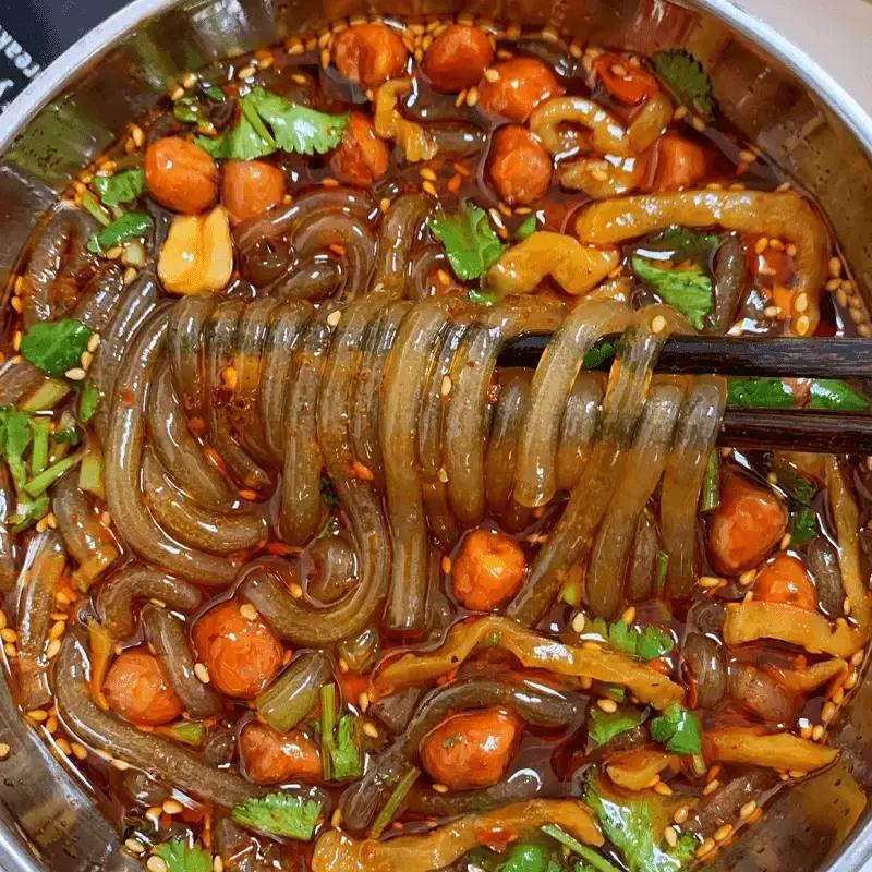 【低价抢购】重庆酸辣粉红大桶装泡面香辣速食网红零食方便粉丝面