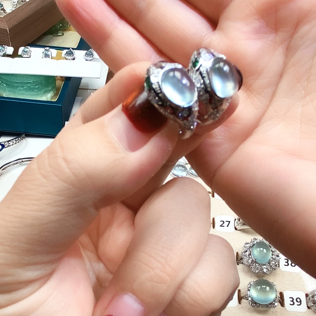 苍***学蛇纹石玉银S925镶嵌耳坠