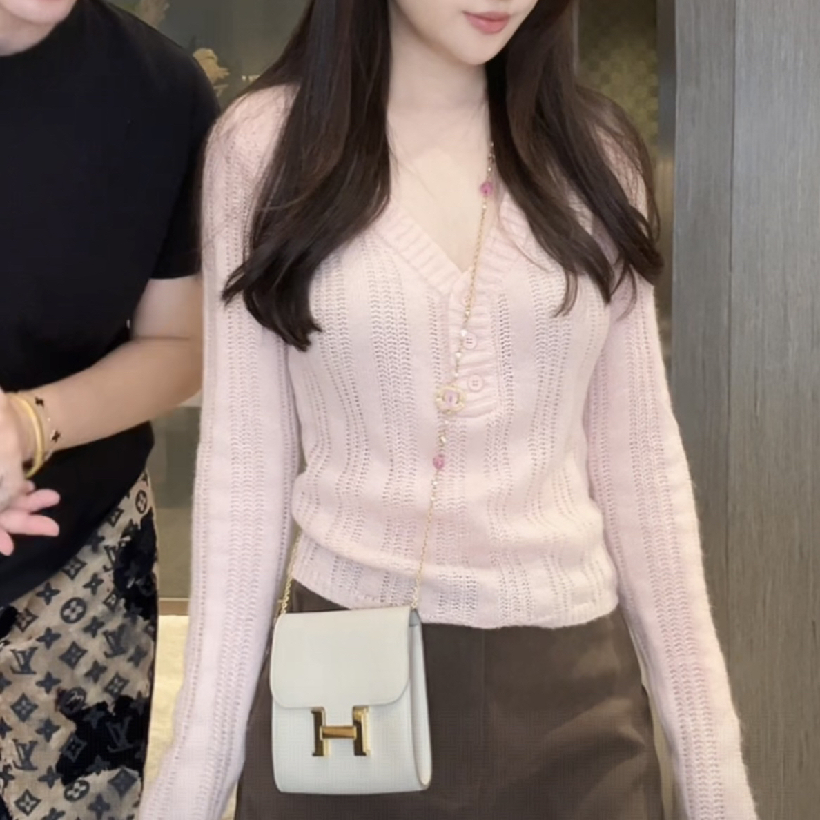 【高端现货】V领针织常规女镂空长袖毛针织衫法式开衫显瘦洋气上衣