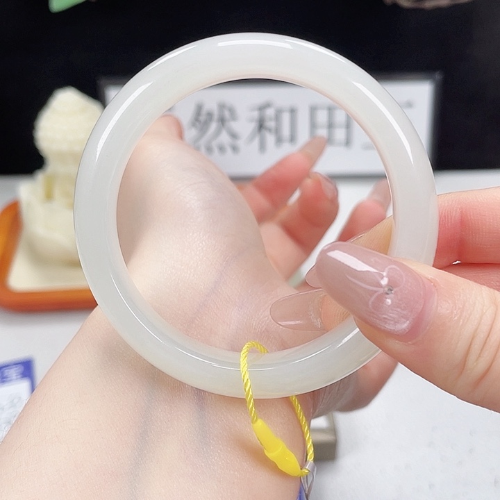 和田玉手镯未镶嵌53