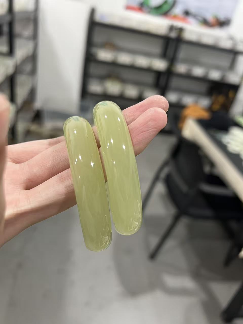 青海料天然和田玉手镯浅绿浅晴时尚百搭