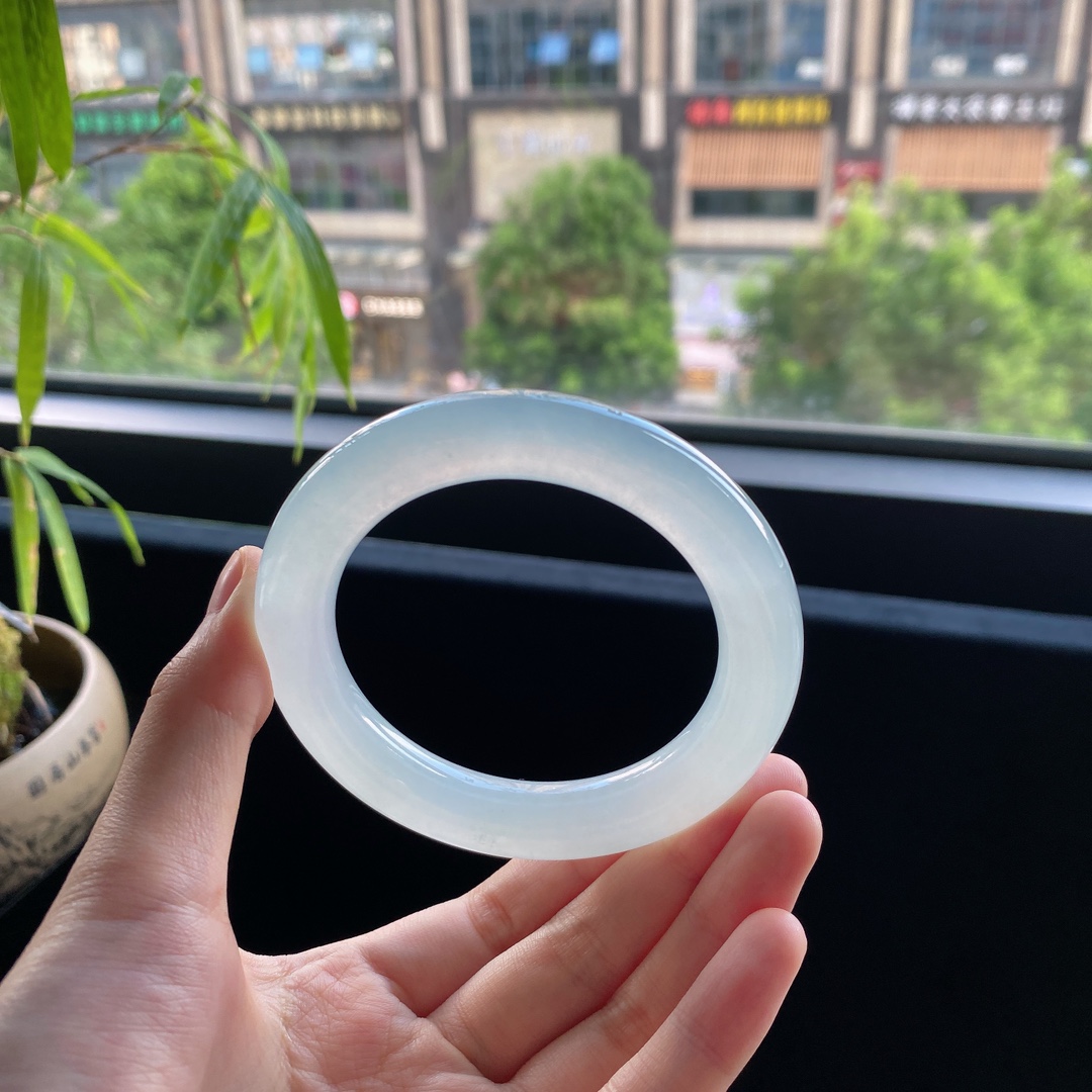 好色珠宝  圈口56缅甸老坑A货冰种白冰圆条女款翡翠手镯