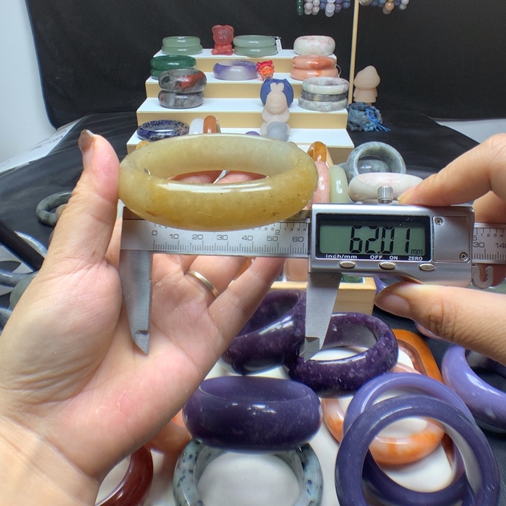 未镶嵌手镯石英质玉