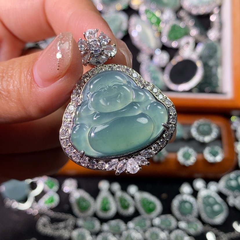 【闪购商品】翡翠颈饰未镶嵌H*m天然