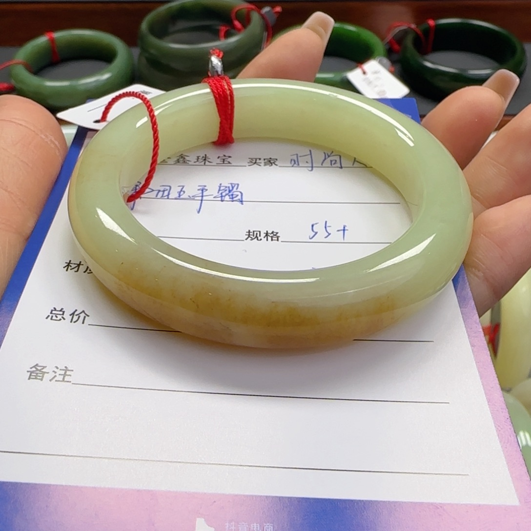 和田玉未镶嵌手镯时*人
