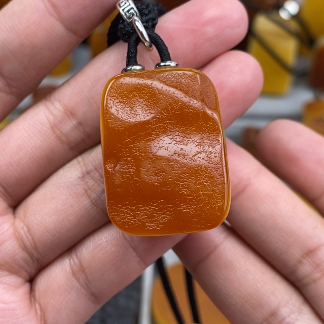 琥珀吊坠(赠链)未镶嵌