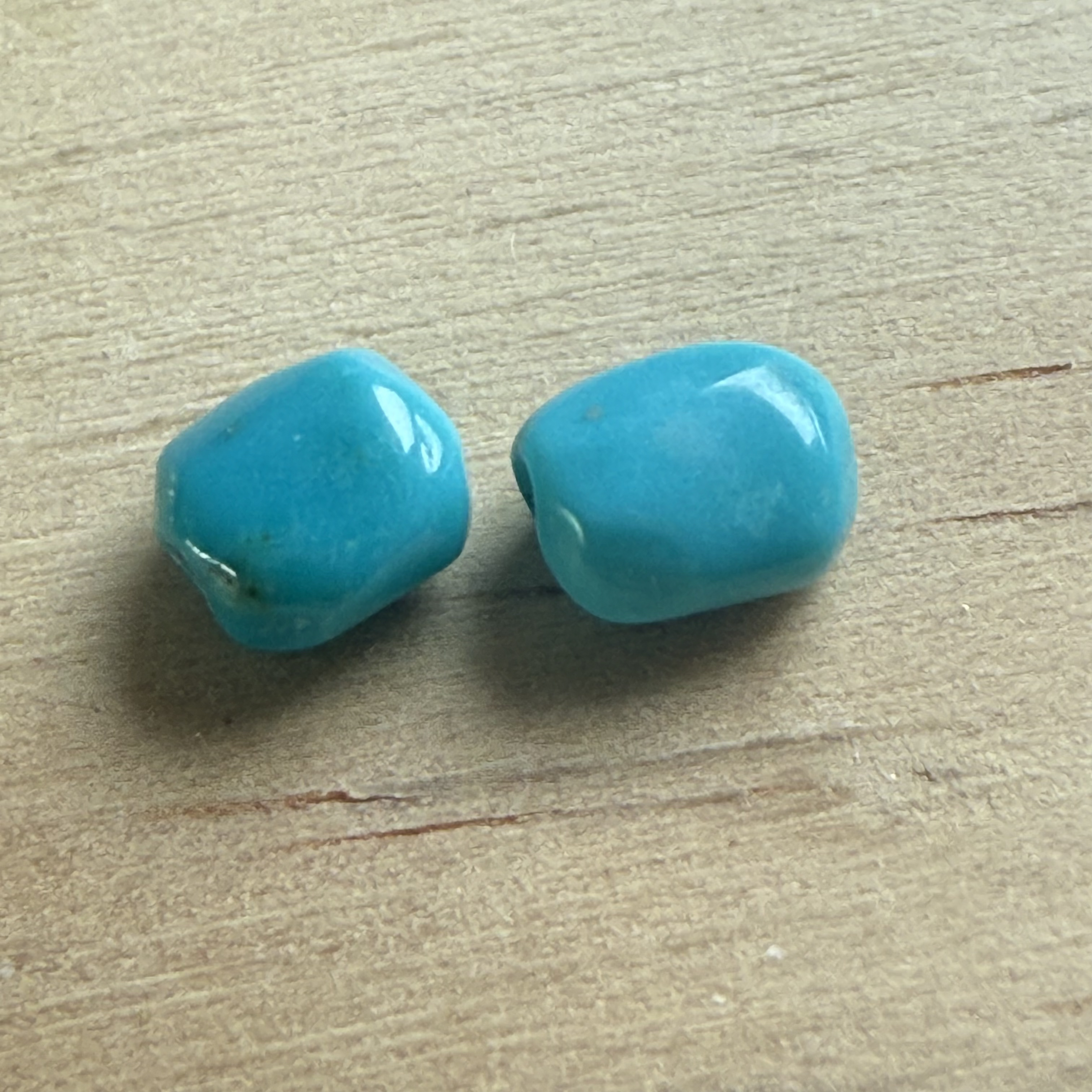 178湖北十堰原矿无优化高瓷蓝玉化绿松石小糖豆一对6.1×5.1mm