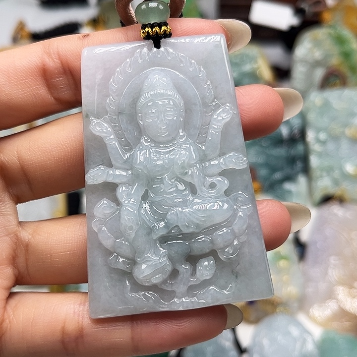 翡翠未镶嵌颈饰千手观音