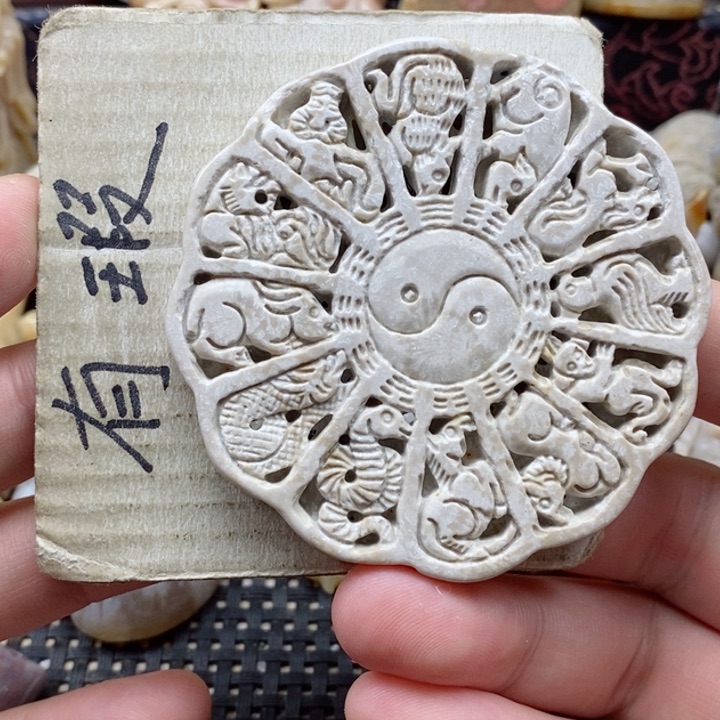 硅化珊瑚（珊瑚玉）颈饰未镶嵌