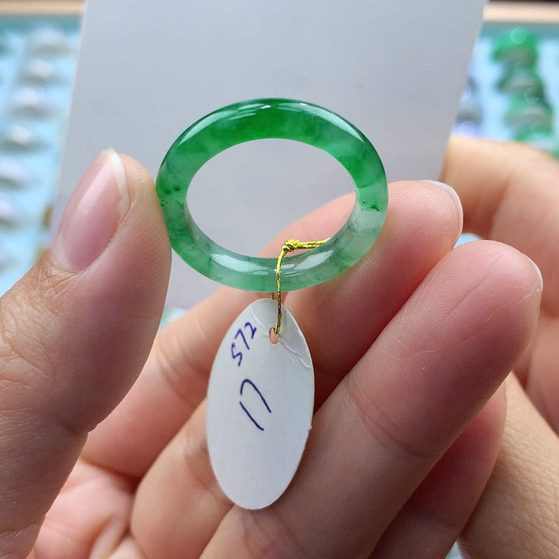 翡翠戒指未镶嵌17圈