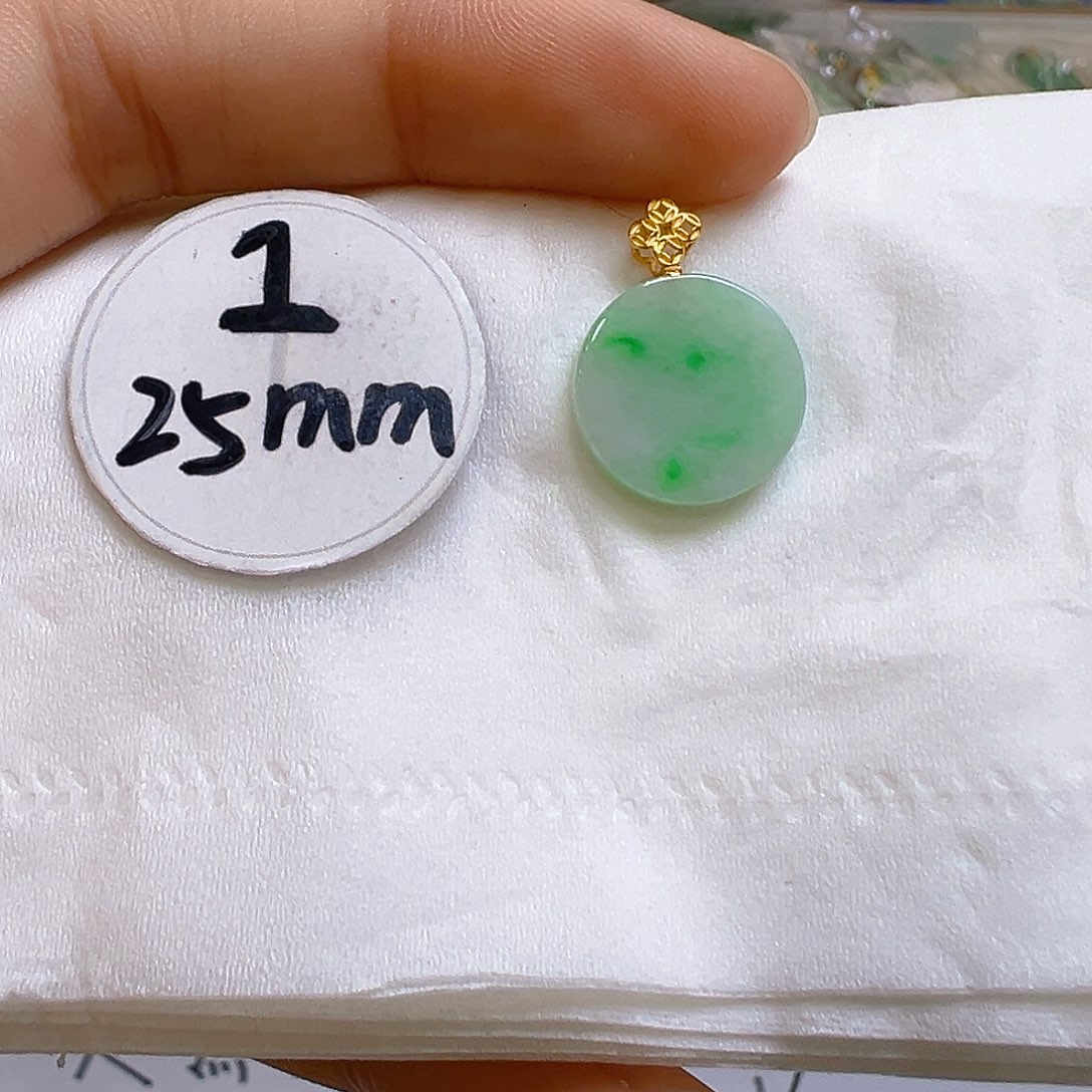 翡翠颈饰18K金镶嵌翡翠